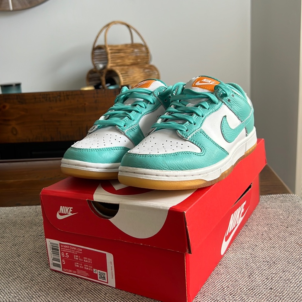 NIKE DUNK LOW